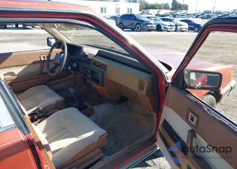 1983 Toyota Camry Le z USA, uszkodzony, nr VIN JT2SV16E1D0034322
